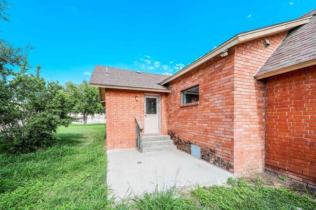 Building Photo - 2610 Springfield Ave