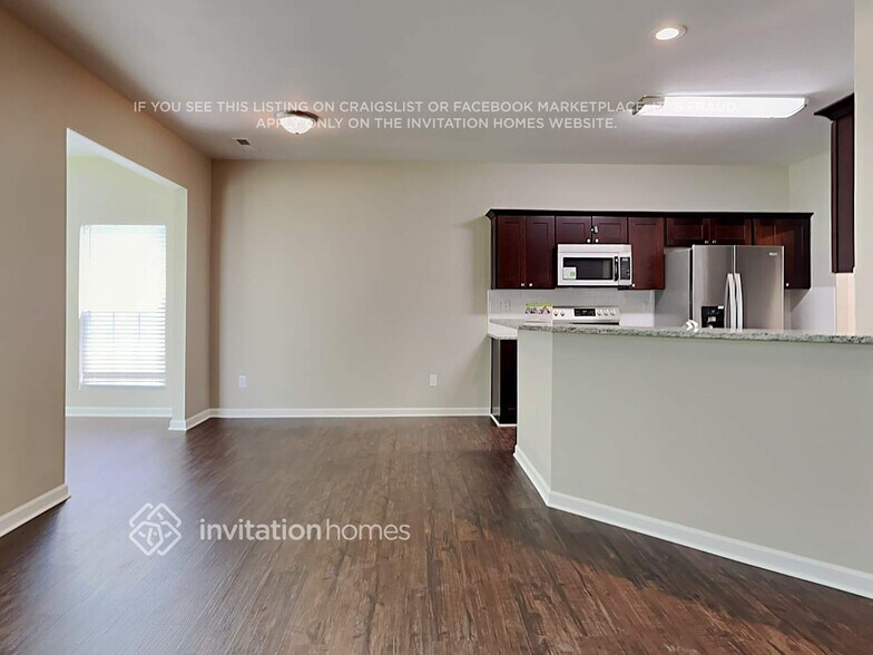 Building Photo - 8029 Hill-N-Dale Dr