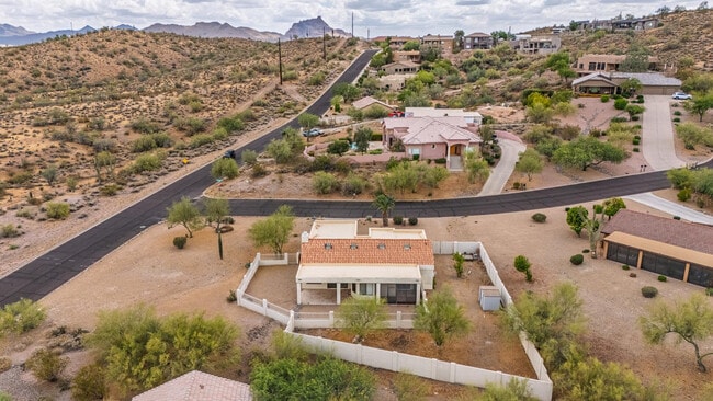 Building Photo - 17422 Flat Rock Dr
