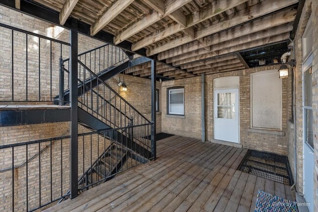 Building Photo - 6146 N Ravenswood Ave