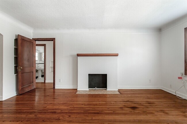 Building Photo - 5918 La Vista Dr