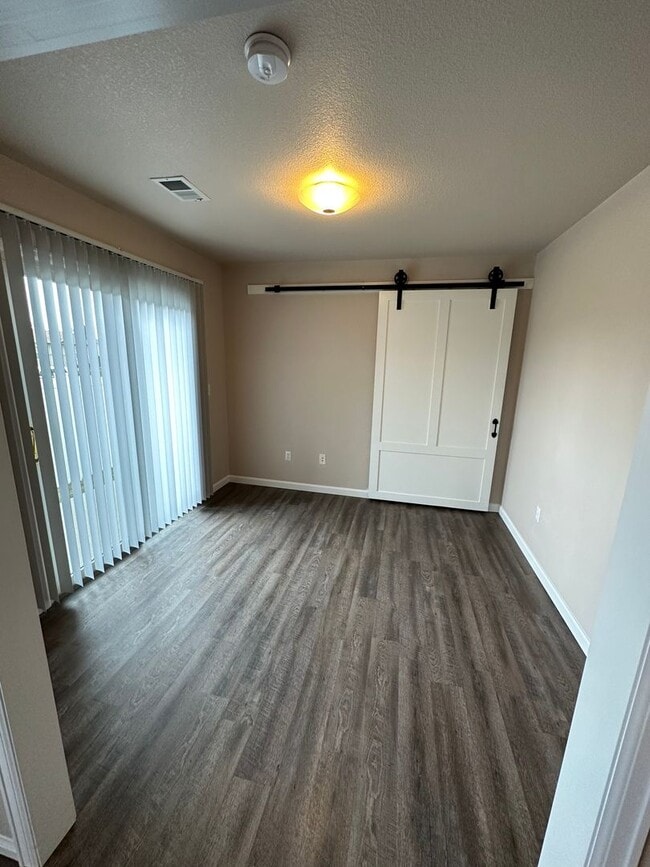 Building Photo - 2 BEDROOM, PLUS OFFICE SPACE, 2 BATHROOM, ...