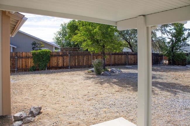Building Photo - 3 Bed, 2 Bath, Huge Fenced Back Yard, 2-Car Garage in Wingfield Springs