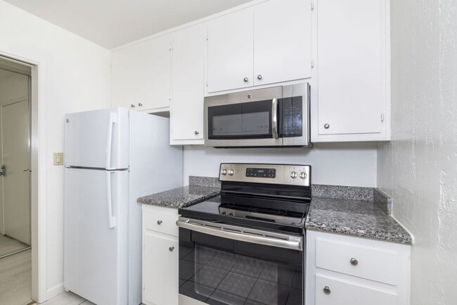 Building Photo - 3222 Glendora Dr