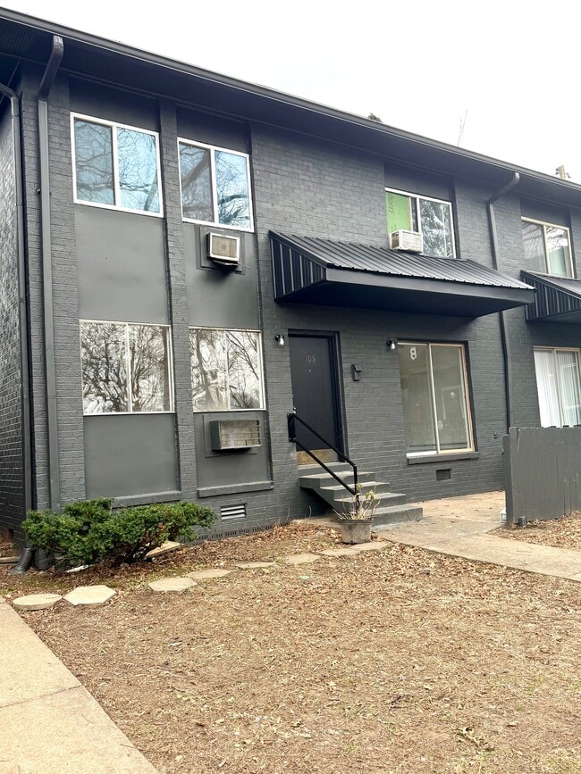 Building Photo - 550 Harding Pl