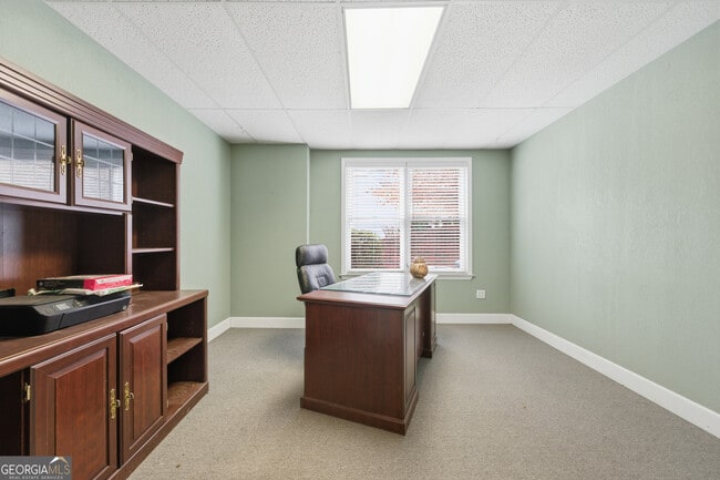 Building Photo - 2570 Wood Creek Ct NE