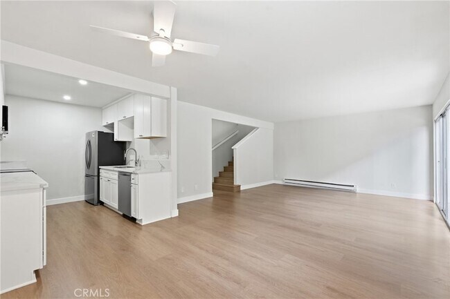 Building Photo - 374 Miraleste Dr