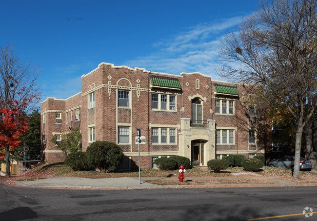 Primary Photo - 4850 Chicago Ave