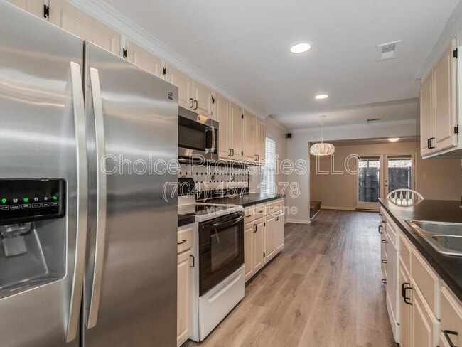 Building Photo - 8358 Knights Bridge Rd