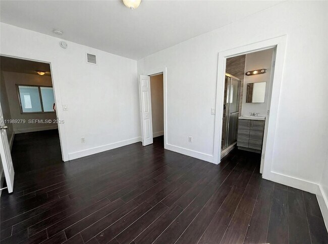 Building Photo - 1040 NW 3rd Ave