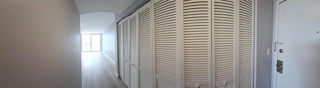 Building Photo - 2000 NE 135th St