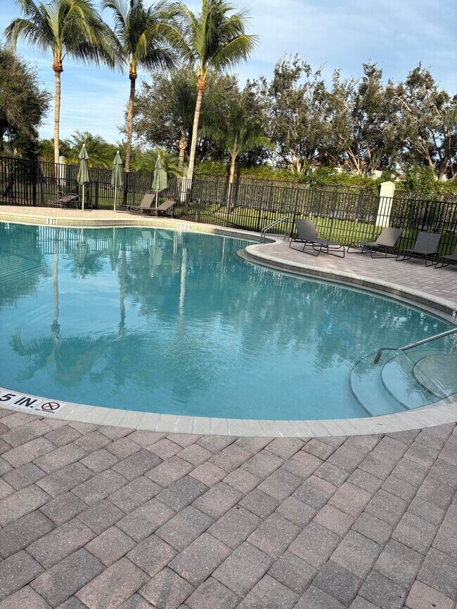 Building Photo - 9280 Silver Glen Way