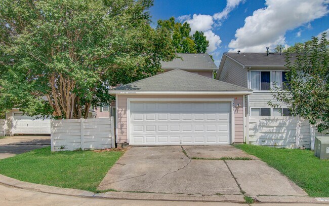 Building Photo - 15850 E Park Ct
