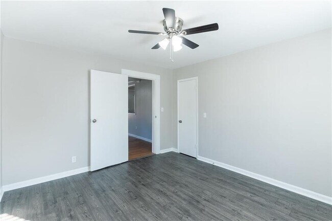 Building Photo - 4715 S Lee St