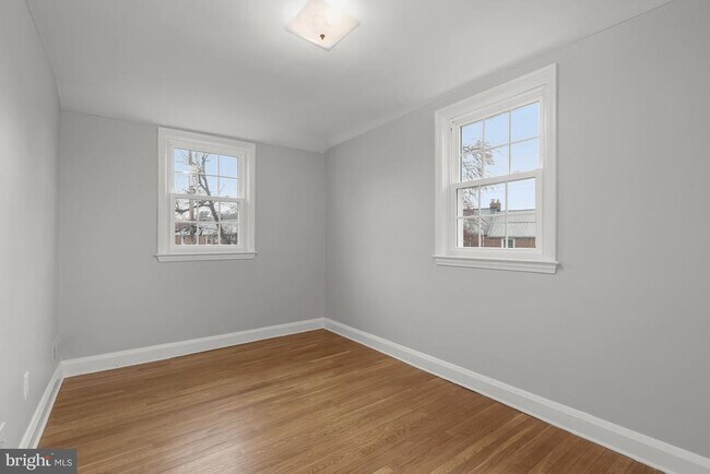 Building Photo - 8336 Wyton Rd