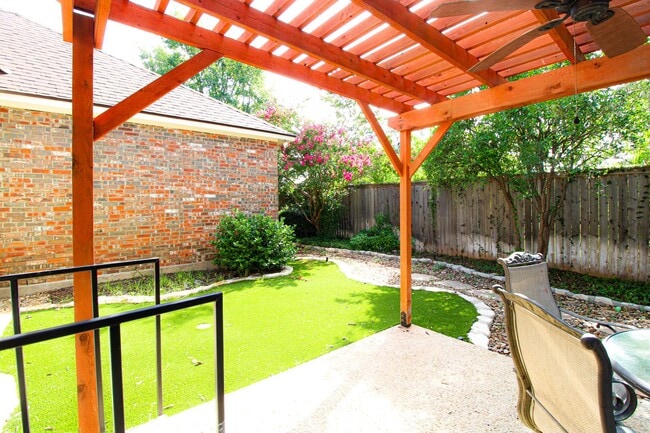 Building Photo - 121 Antler Cir