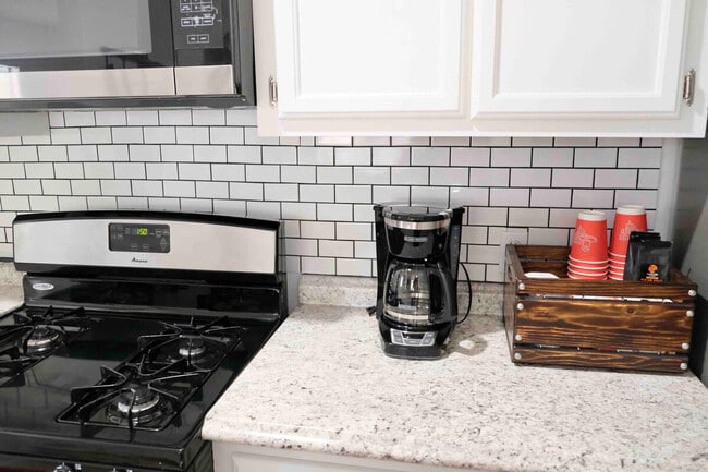 Building Photo - 1708-1710-1710 Horseshoe Cir