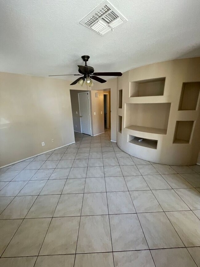 Building Photo - COMING SOON! Adorable 2 bed 2 bath Home in Phoenix!
