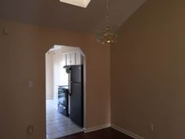 Building Photo - Cozy 1-Story Townhome in Campus East