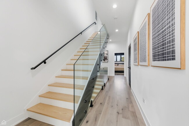 Building Photo - 4210 W 5th Ave