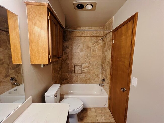 Building Photo - 213 Woodbridge Cir