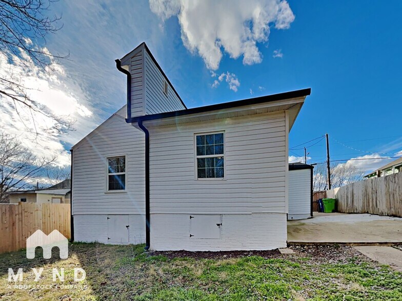 Building Photo - 713 Quarry St