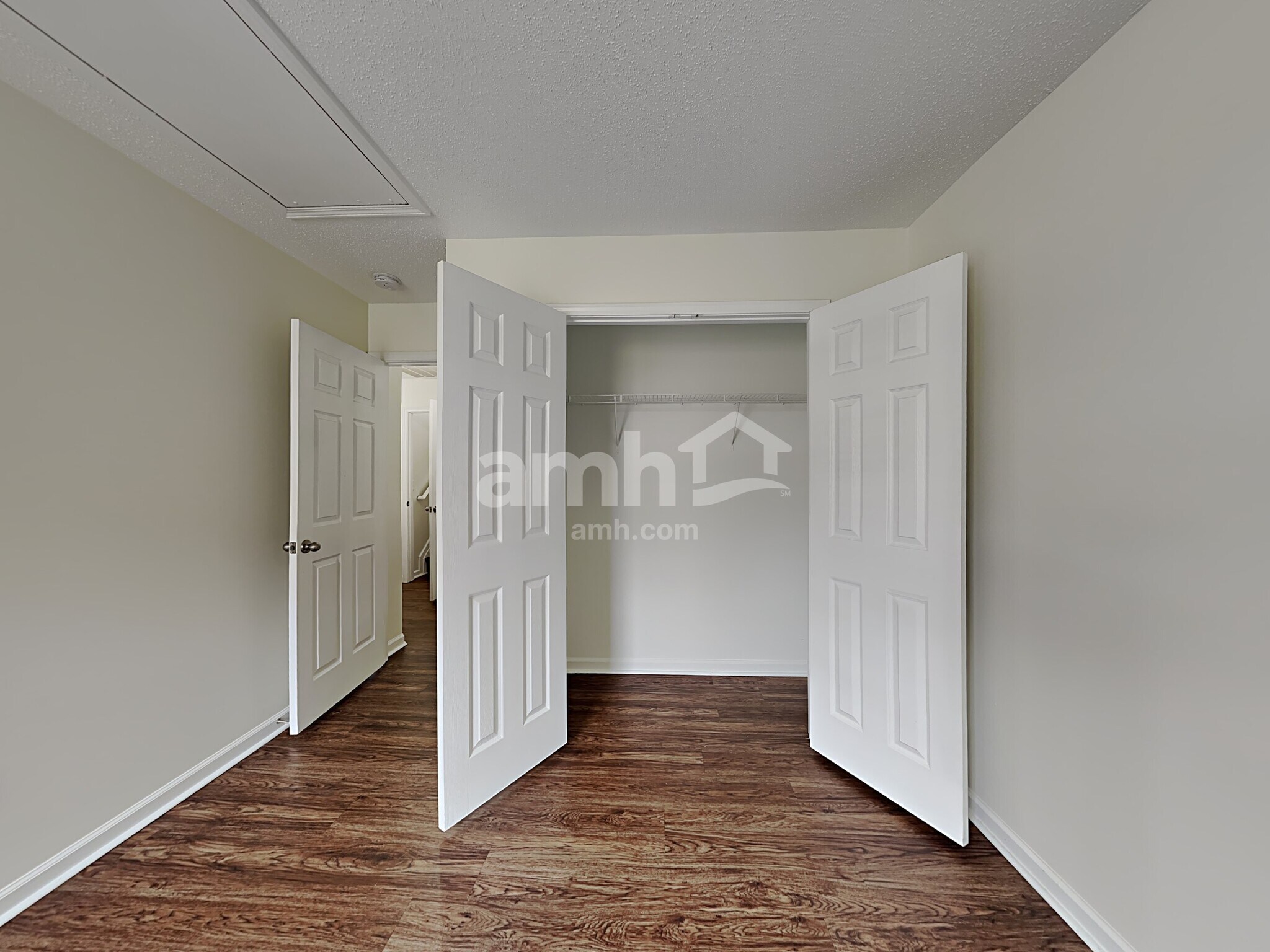 Building Photo - 219 Bellport Dr