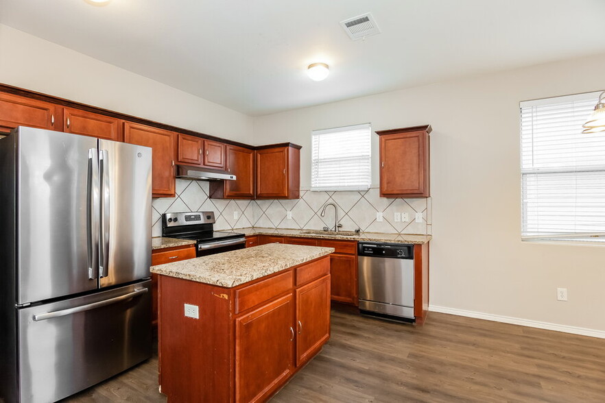 Building Photo - 7513 Amber Dr