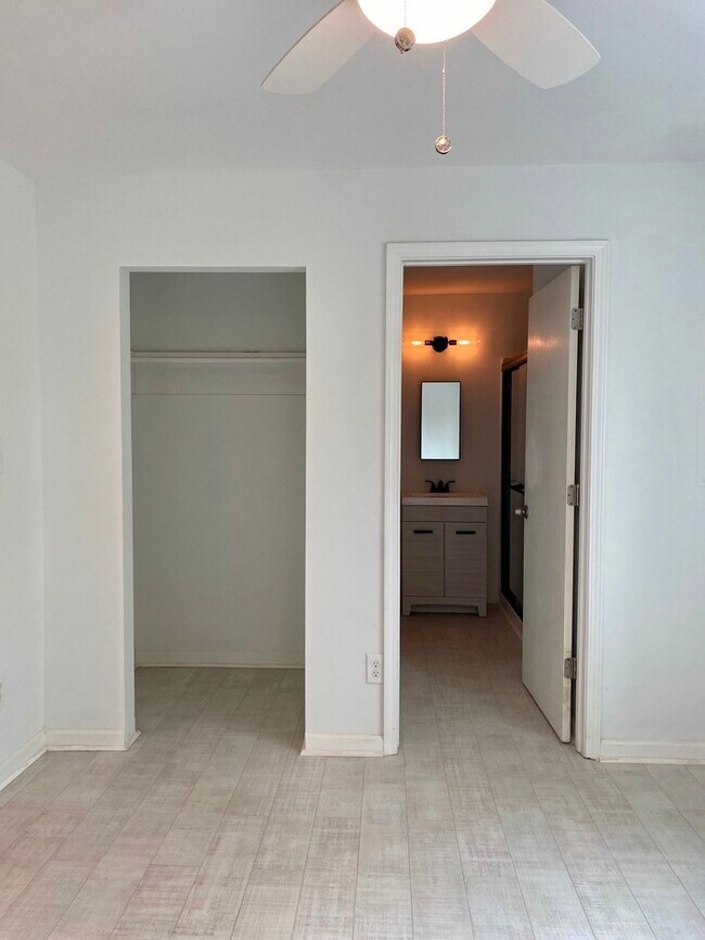 Building Photo - 910 Shelby Ave