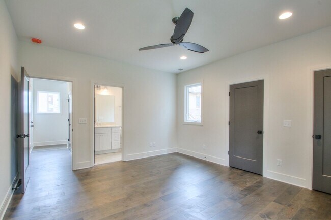 Building Photo - Welcome To Nashville!