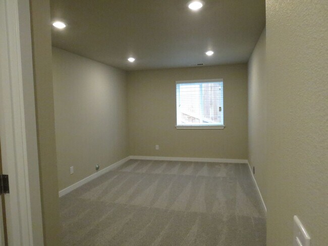 Building Photo - 4Bed/3.5Bath Newer Construction Home in Seattle Otani Gardens Development!
