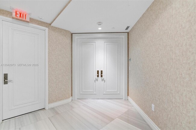 Building Photo - 17901 Collins Ave