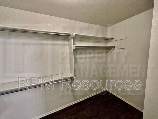 Building Photo - 307 Colony Dr