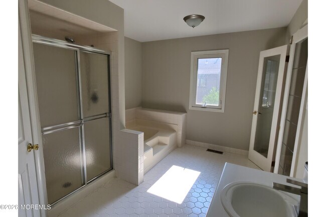 Building Photo - 283 Plum Dr