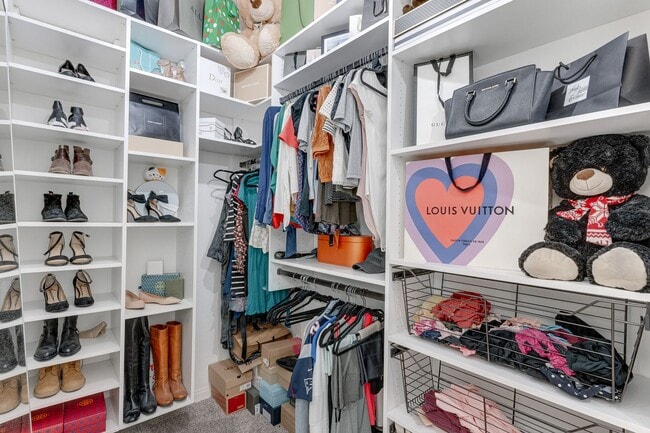 Building Photo - Charming Single-Story in Cadence with Fireplace & Entertainer’s Backyard!