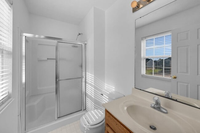 Building Photo - Lebanon- Beautiful 3 bed 2.5 bath home