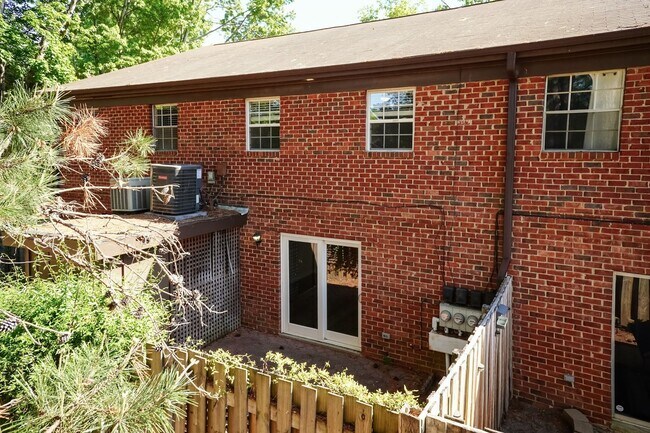 Building Photo - Fully Renovated 2BR Townhome-Style Condo – Available Now!