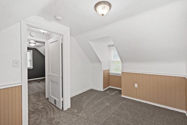 Building Photo - Stunning 2 bedroom home in North Versaille...