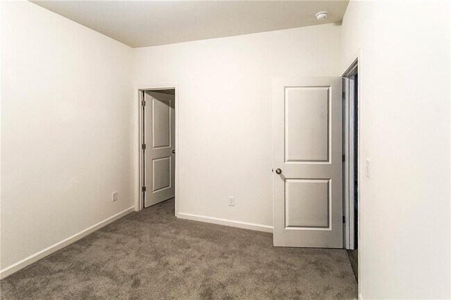 Building Photo - 95 Forray Dr