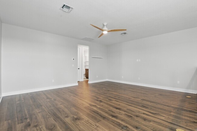 Building Photo - 5366 Santa Rosa Ln