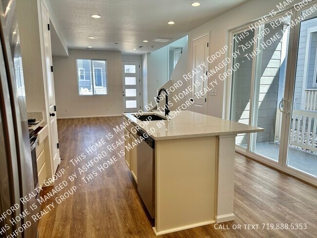 Building Photo - 4926 Deviation Pt