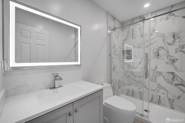 Building Photo - 1642 Taraval St