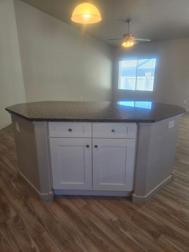 Building Photo - Beautiful home available now!