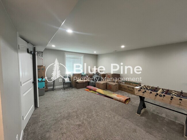 Building Photo - 737 Wilshire Pl