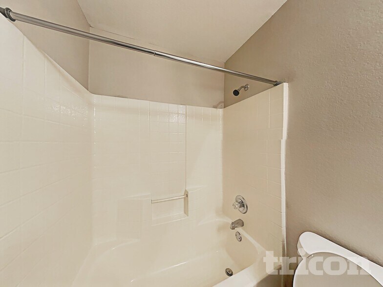 Building Photo - 1563 Nottingham Dr