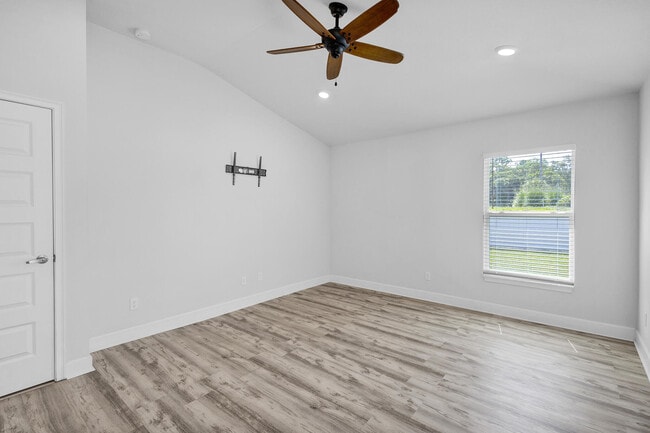 Building Photo - 5348 Lugo St