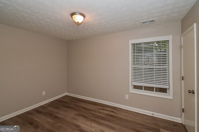 Building Photo - 2429 Chauncey Ln