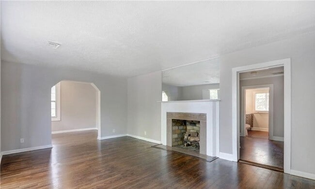 Building Photo - Exceptional Eastside Bungalow