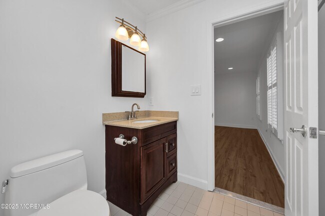 Building Photo - 9 Ambrose Ln