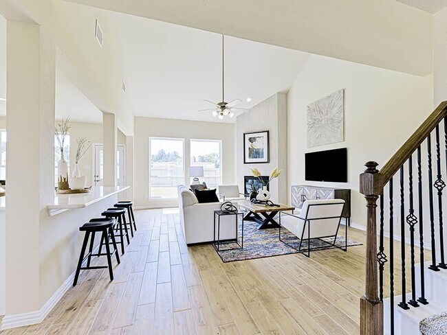 Building Photo - 173 Dina Ln